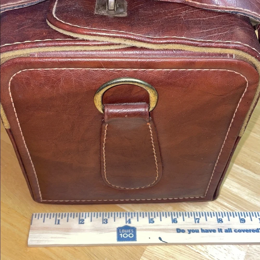 Vintage Tucky Brown Leather Hard Camera Case w Shoulder Strap.‎